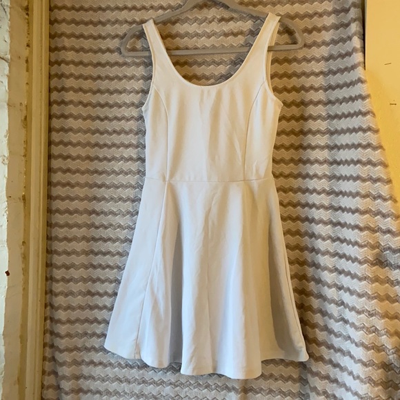 Plain white dress - Picture 2 of 6